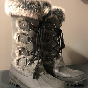 NWOT Khombu winter boots grey Sz 8